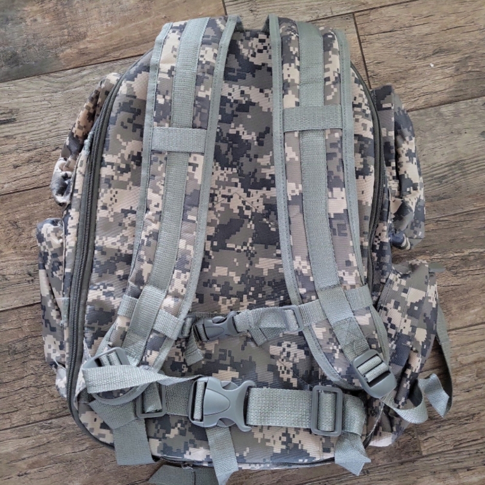Digital Camo Backpack - Picture 5 of 6